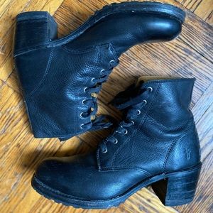 Frye Sabrina 6G Chunky Heeled Boots